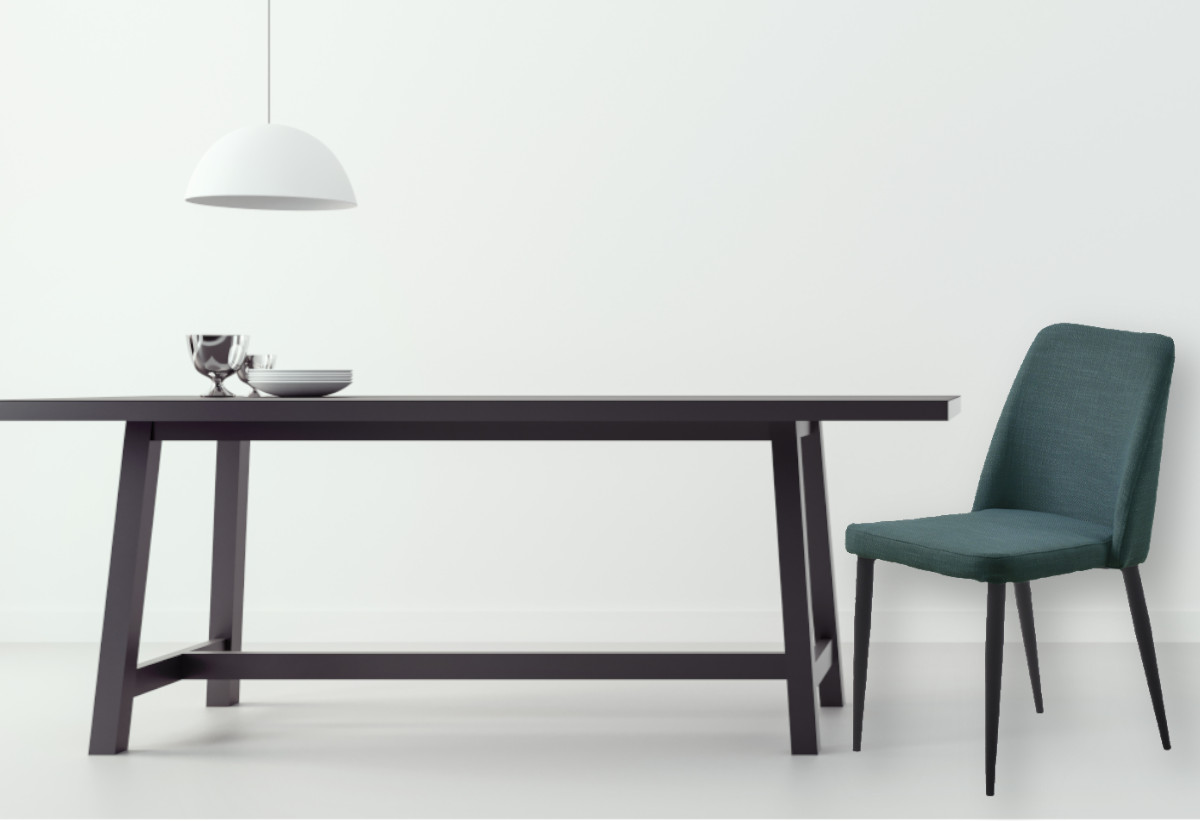 Στην εικόνα απεικονίζεται η καρέκλα Liz  τοποθετημένη σε μία τραπεζαρία.